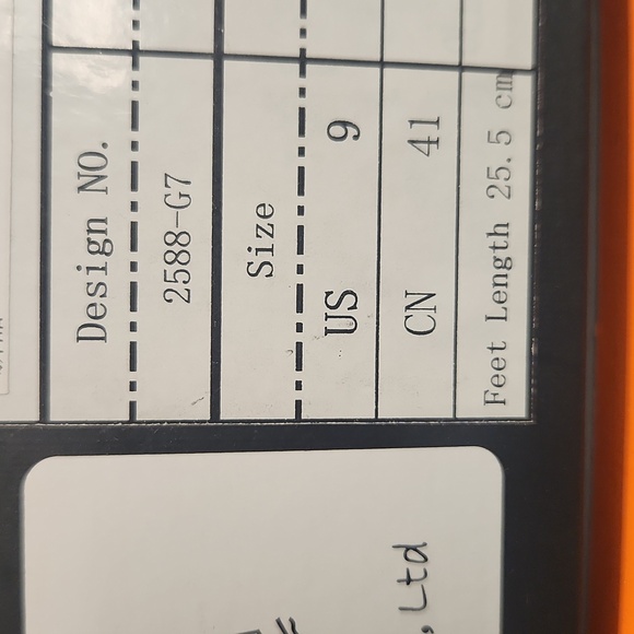 Women's Pointed Toe Leather Pumps - Picture 13 of 14